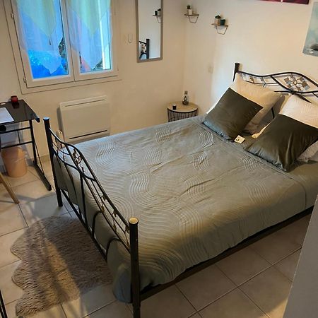 Chambre Zen Saint-Medard-de-Guizieres Exterior photo