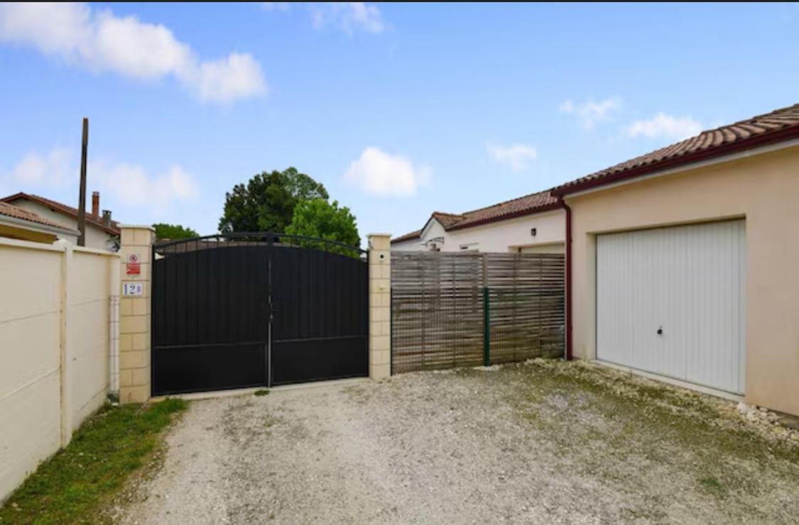 Chambre Zen Saint-Medard-de-Guizieres Exterior photo